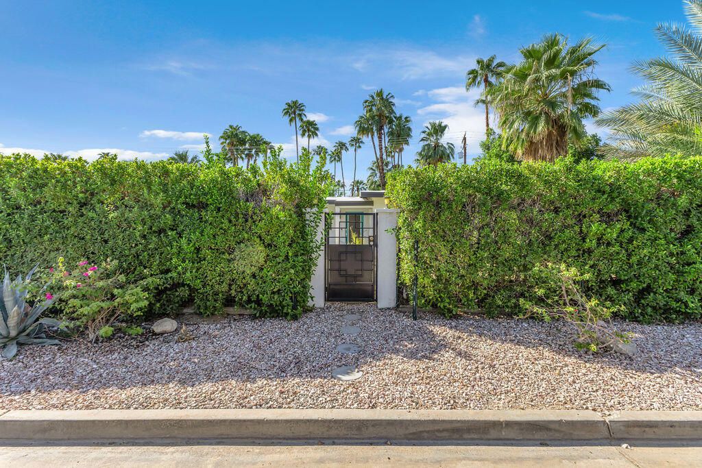 1075 E Sunny Dunes Road, Palm Springs