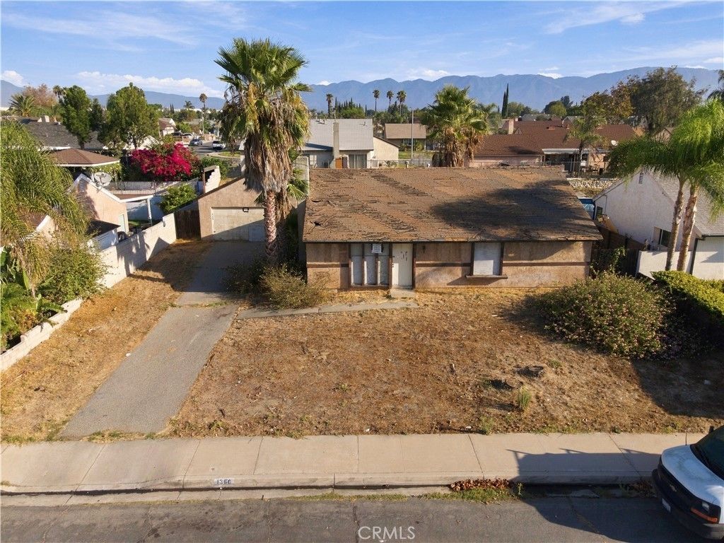 1360 W Van Koevering Street, Rialto