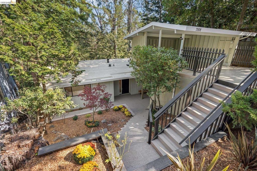 7101 Pinehaven Rd, Oakland