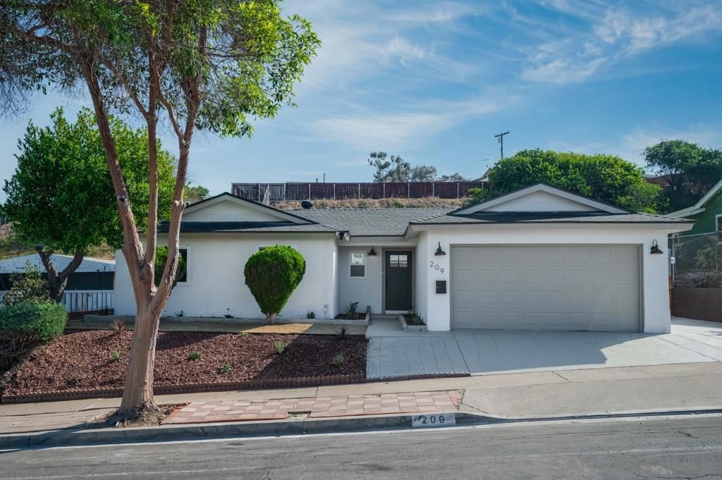 209 Meadowbrook Dr, San Diego