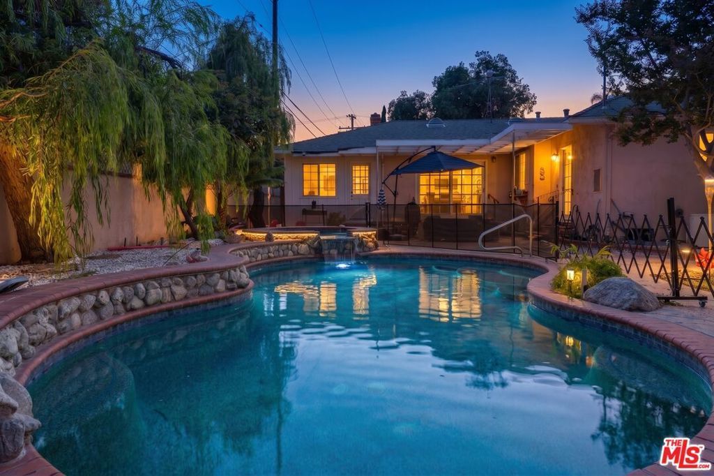 6414 Corbin Avenue, Reseda