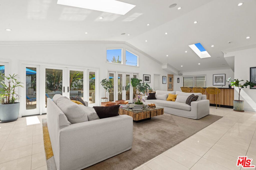 14236 Margate Street, Sherman Oaks