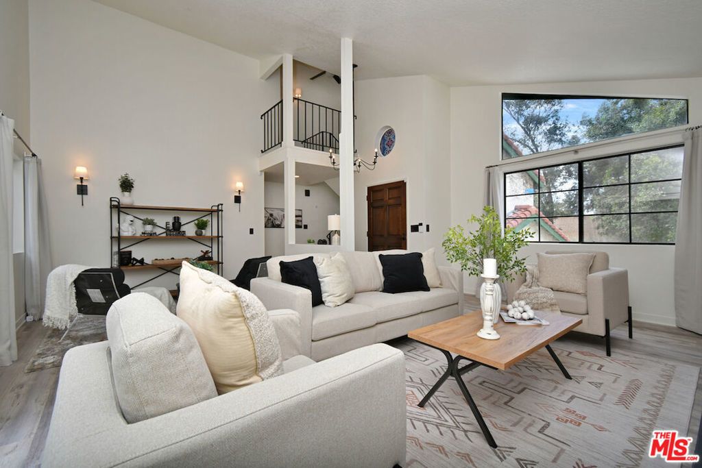 22522 Avenue San Luis, Woodland Hills