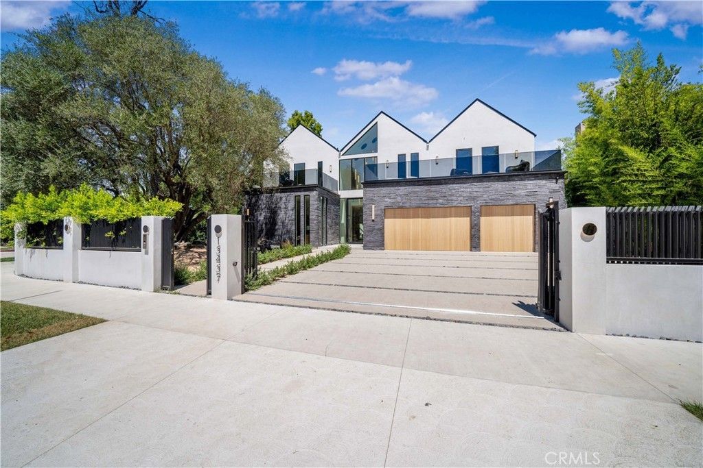 15457 Valley Vista Boulevard, Sherman Oaks