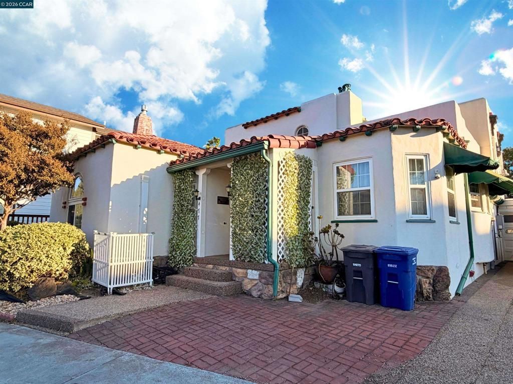 477 W 10th St, Pittsburg