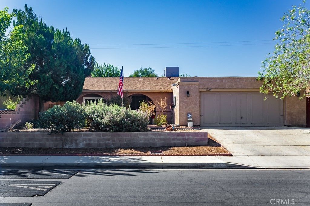 634 W Avenue J8, Lancaster