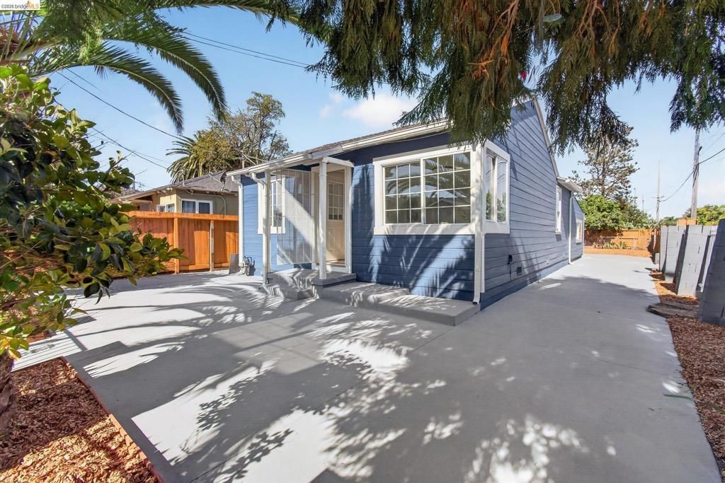 697 Nevada Street, Oakland