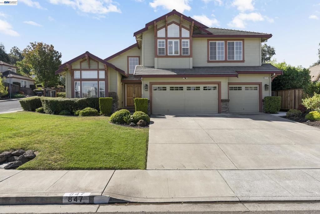 847 E Angela St, Pleasanton
