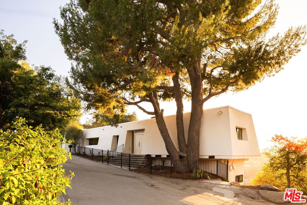 13490 Firth Drive, Los Angeles