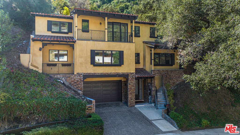2566 E Chevy Chase Drive, Glendale