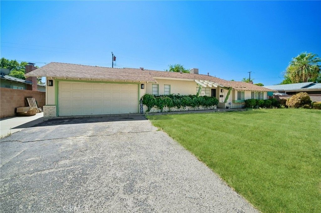 1112 E Avenue J4, Lancaster