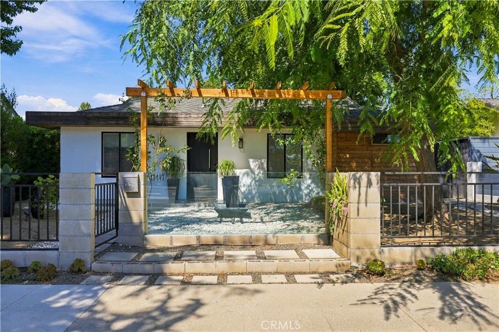 17417 Sherman Way, Lake Balboa