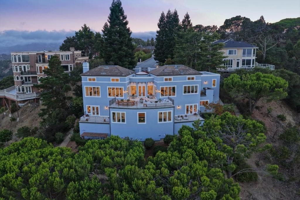 100 Southdown Court, Hillsborough
