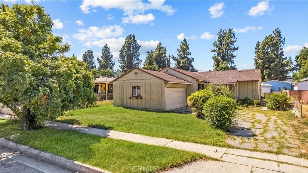6903 Winnetka, Winnetka