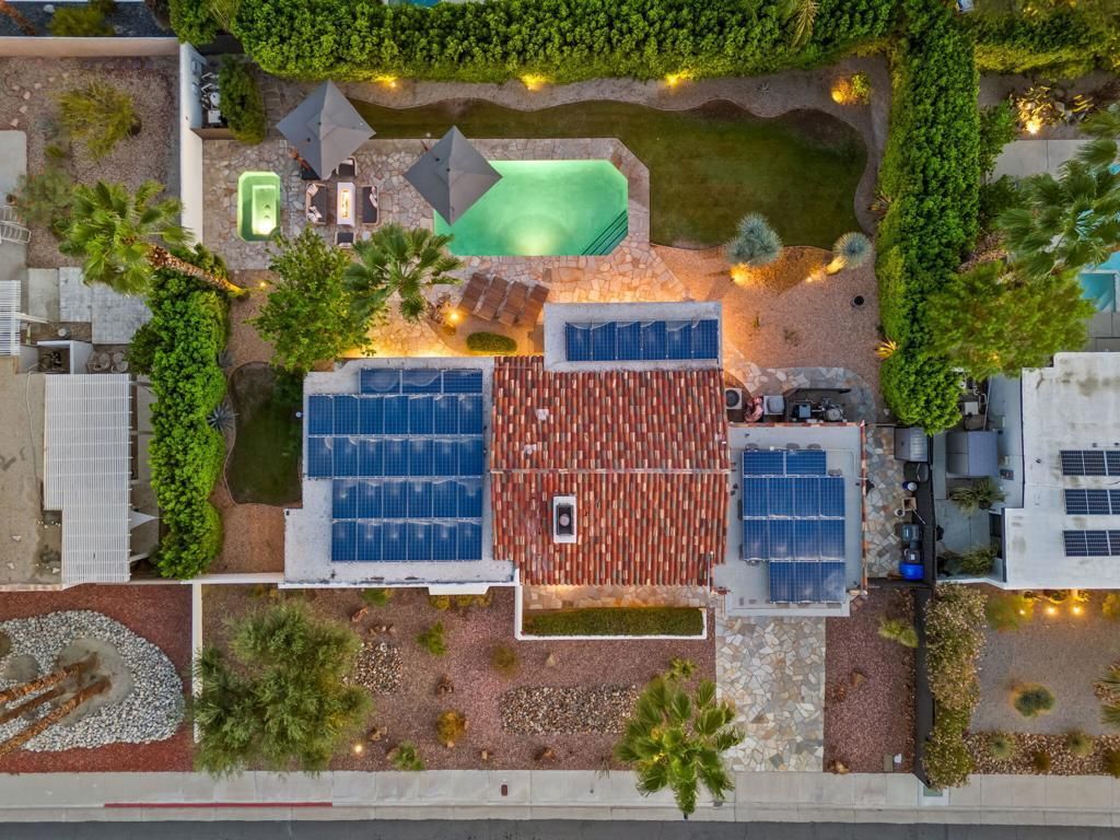1055 E Louise Drive, Palm Springs