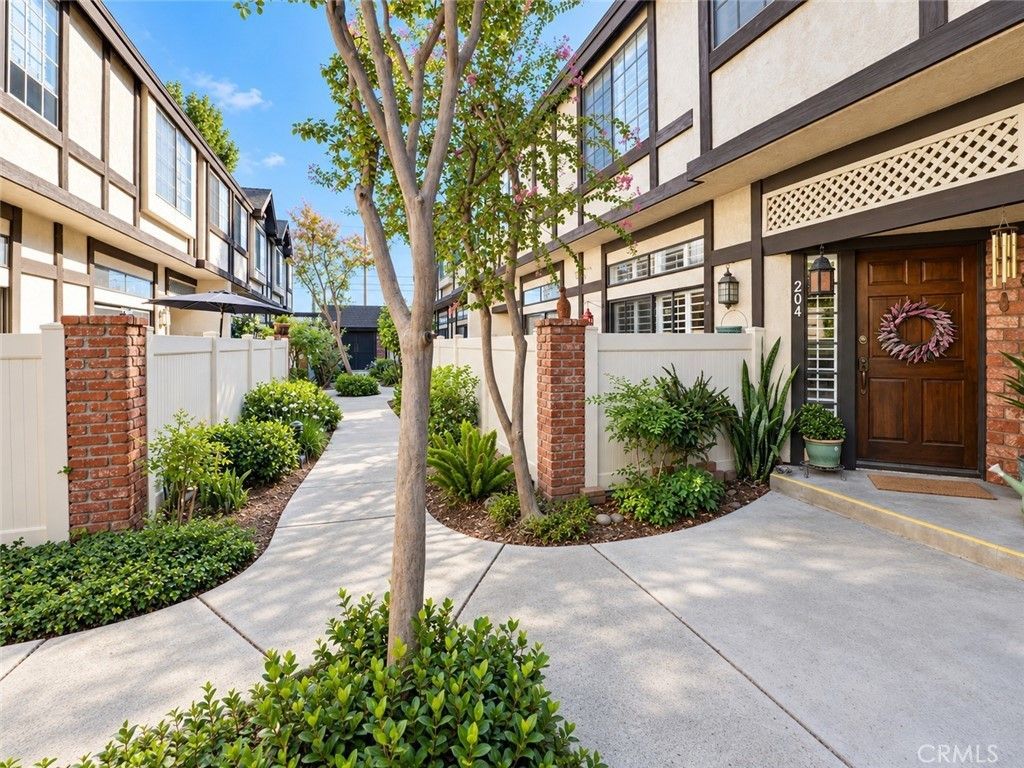 20737 Roscoe Boulevard # 204, Winnetka