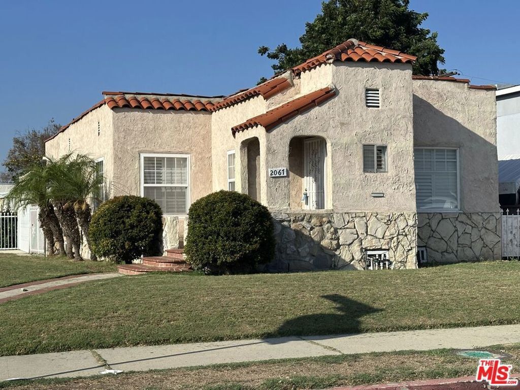 2067 W 65th Place, Los Angeles