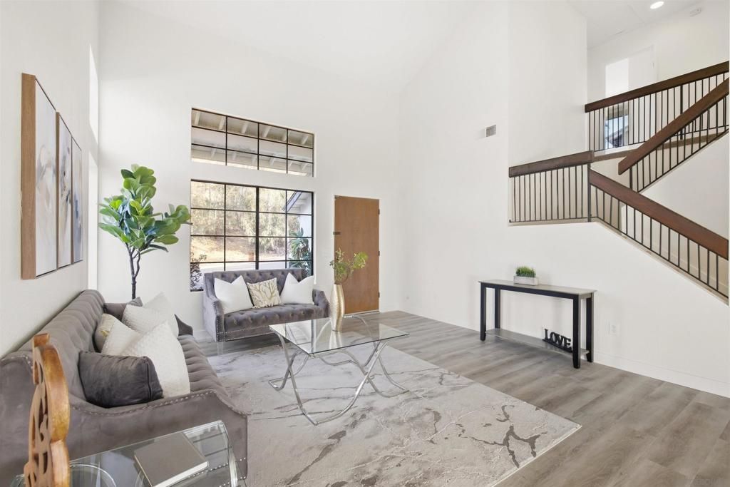864 Angelus, San Diego