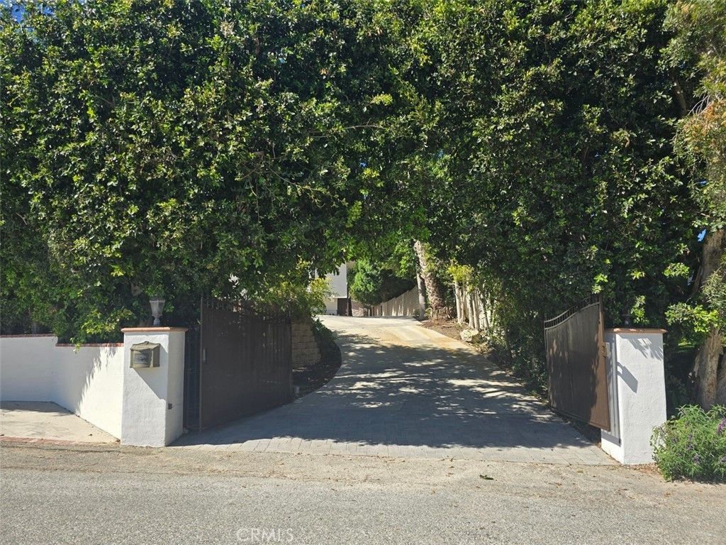3 Saddlebow Lane, Rolling Hills Estates
