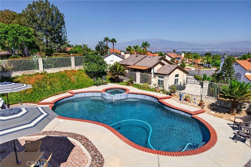 280 Clearwood, Riverside