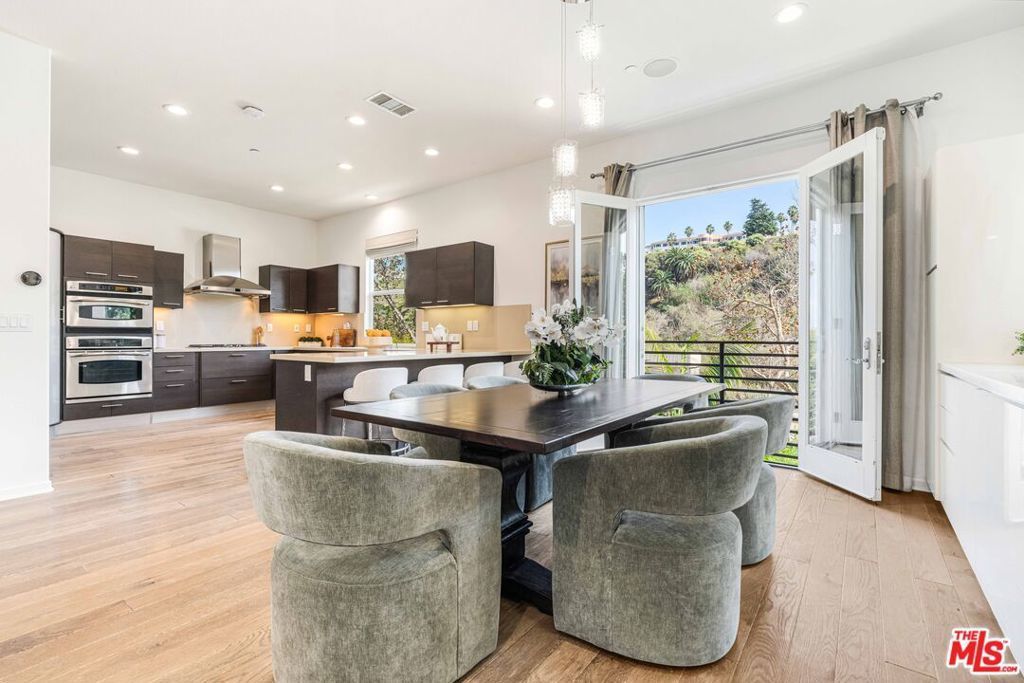 6641 Seabluff Drive, Los Angeles