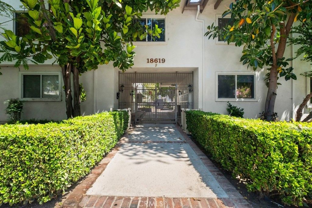 18619 Collins # F30, Los Angeles