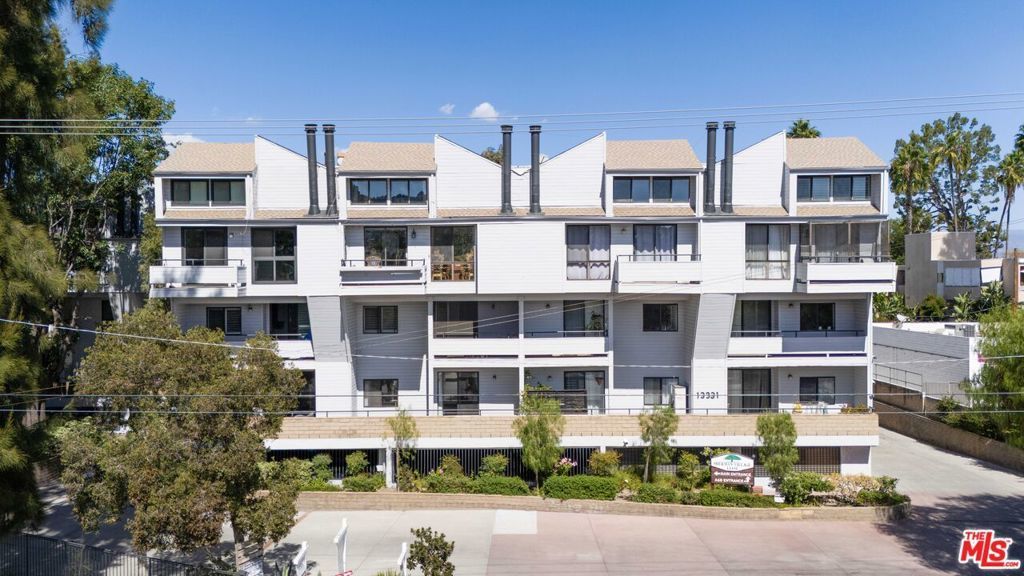 13331 Moorpark Street # 318, Sherman Oaks