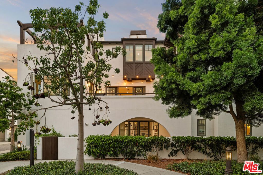 13049 S Icon Circle, Playa Vista