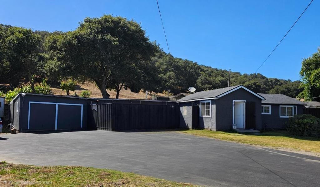 205 Las Lomas Drive, Royal Oaks