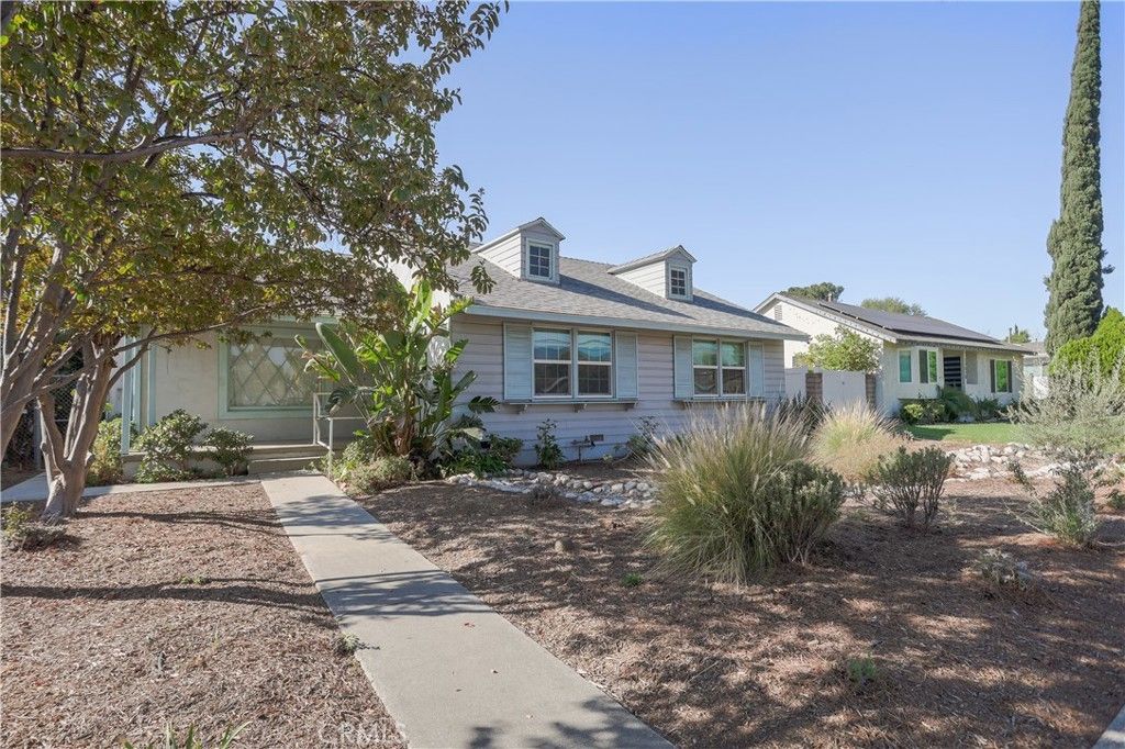 17062 San Fernando Mission Boulevard, Granada Hills