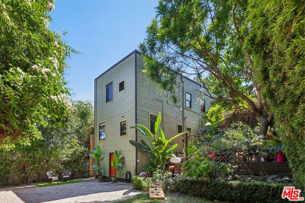 954 E Edgeware Road, Los Angeles