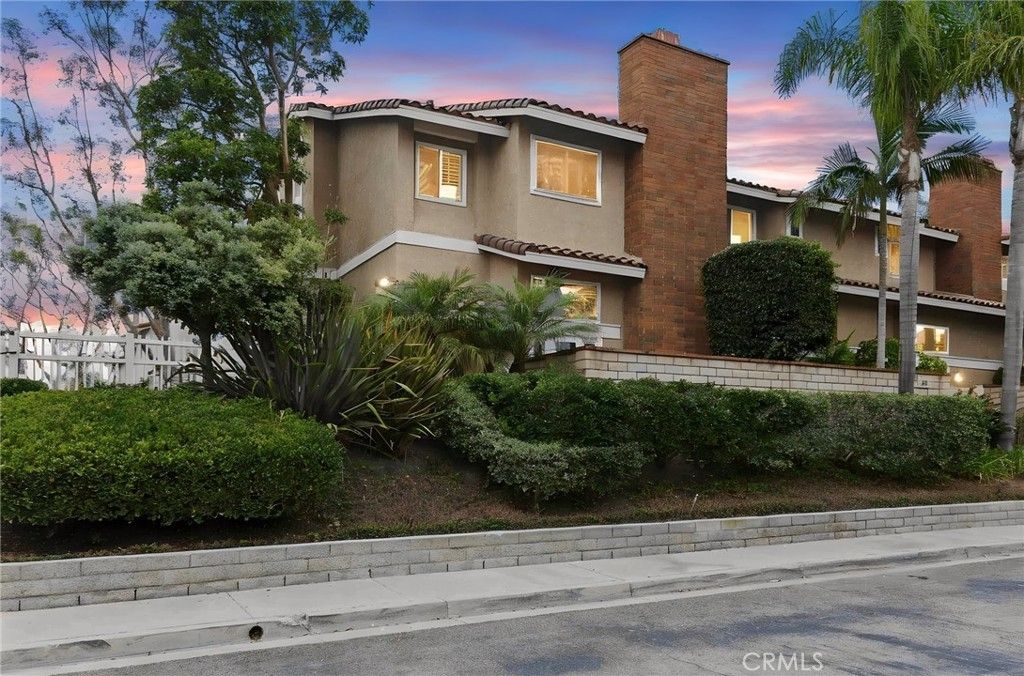 21072 Poolside, Huntington Beach