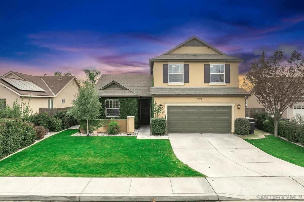 1119 W Muir Way, Hanford