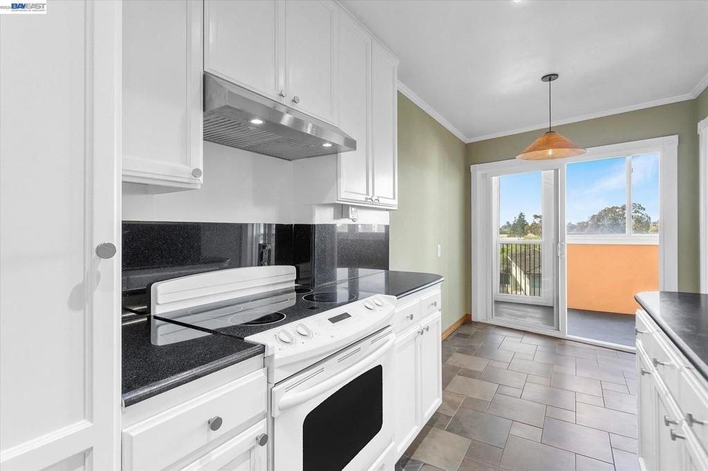 2137 Otis Dr # 305, Alameda