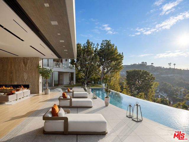 9330 Flicker Way, Los Angeles