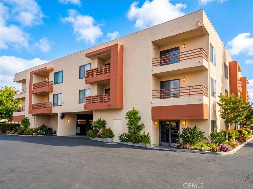 6815 Remmet # 219, Canoga Park