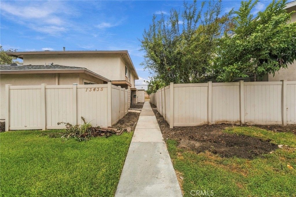 13435 1\4 Village, Cerritos
