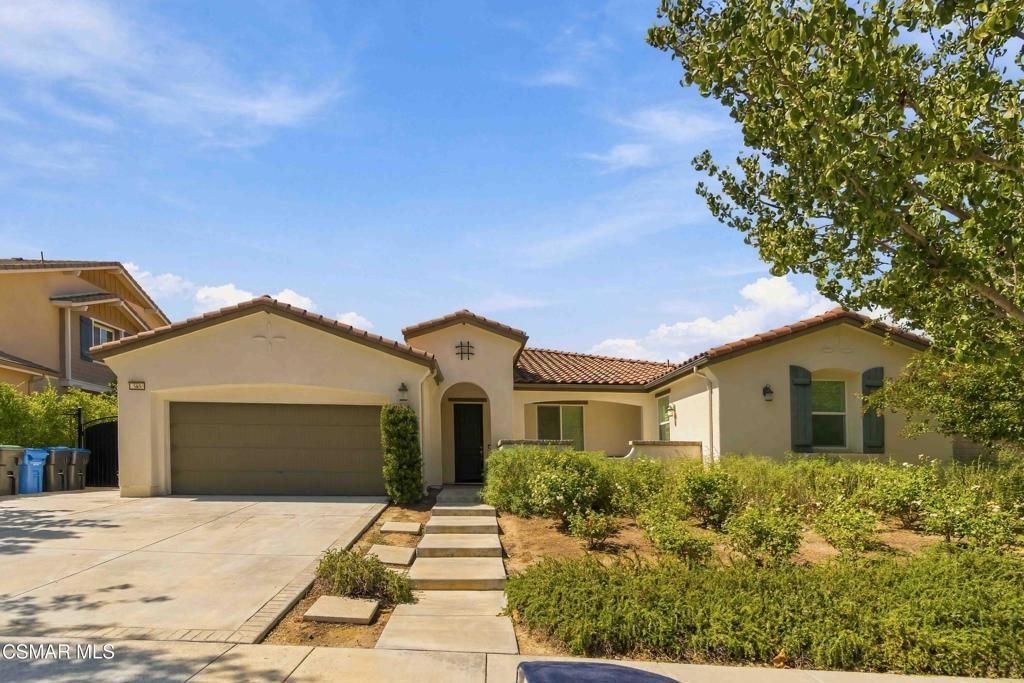 585 Comet Avenue, Simi Valley