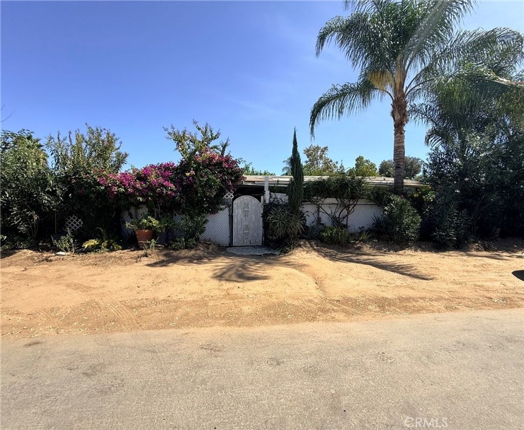 21240 Illinois, Wildomar