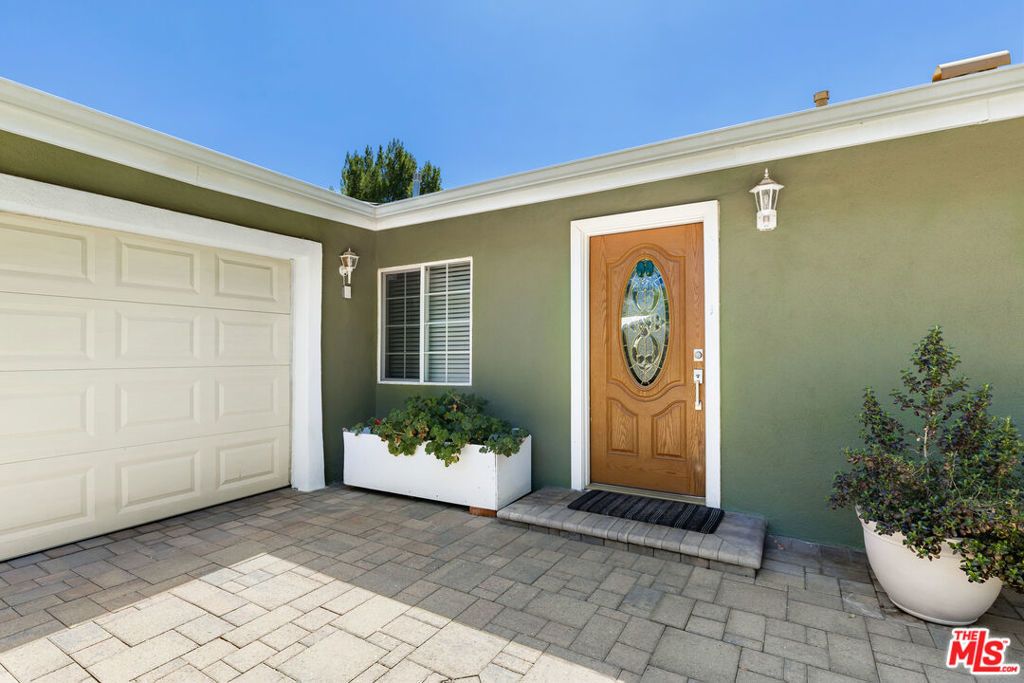 20628 Clark Street, Woodland Hills