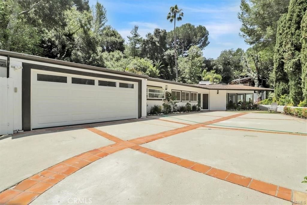 9466 Hidden Valley Place, Beverly Hills