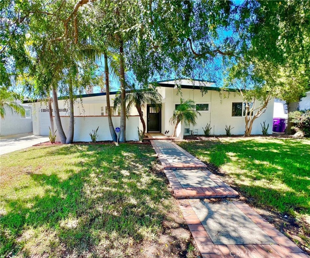 1417 Vuelta Grande, Long Beach