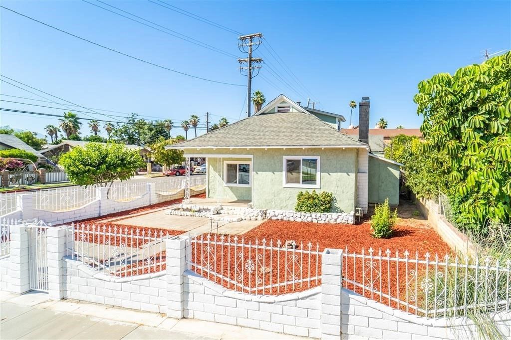 2891 10th, Riverside