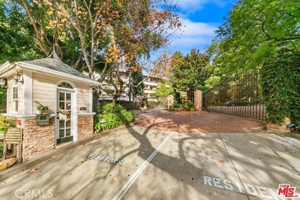 2700 Cahuenga Boulevard E # 2217, Los Angeles