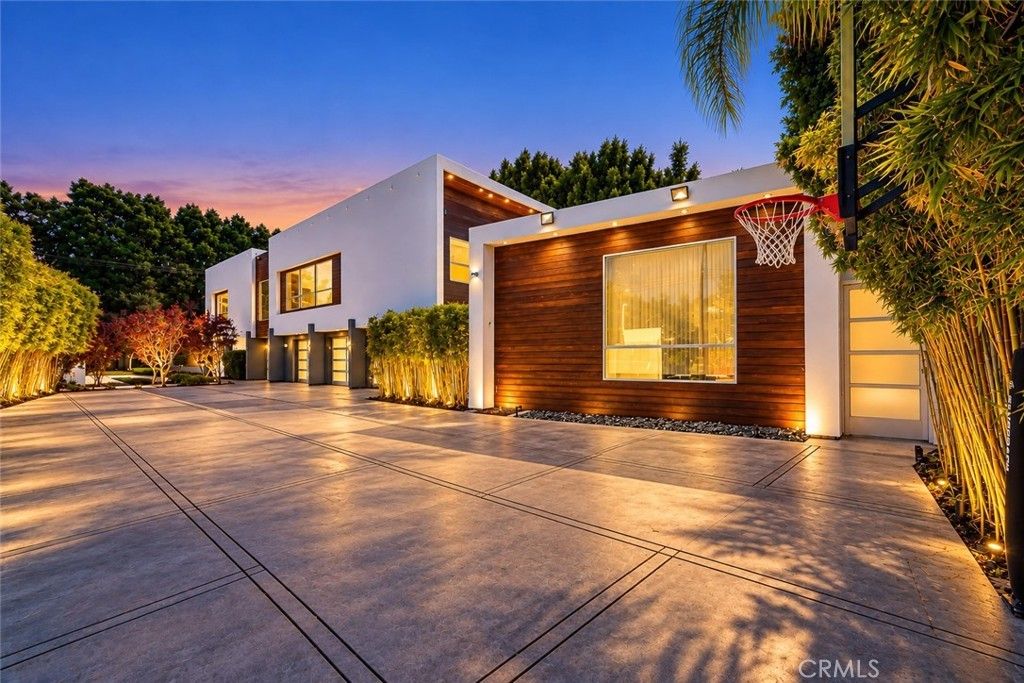 4757 White Oak Avenue, Encino