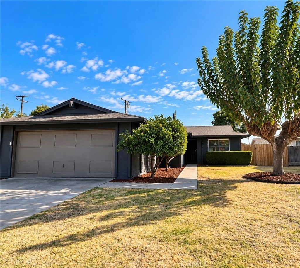 1565 Lark Street, Hanford