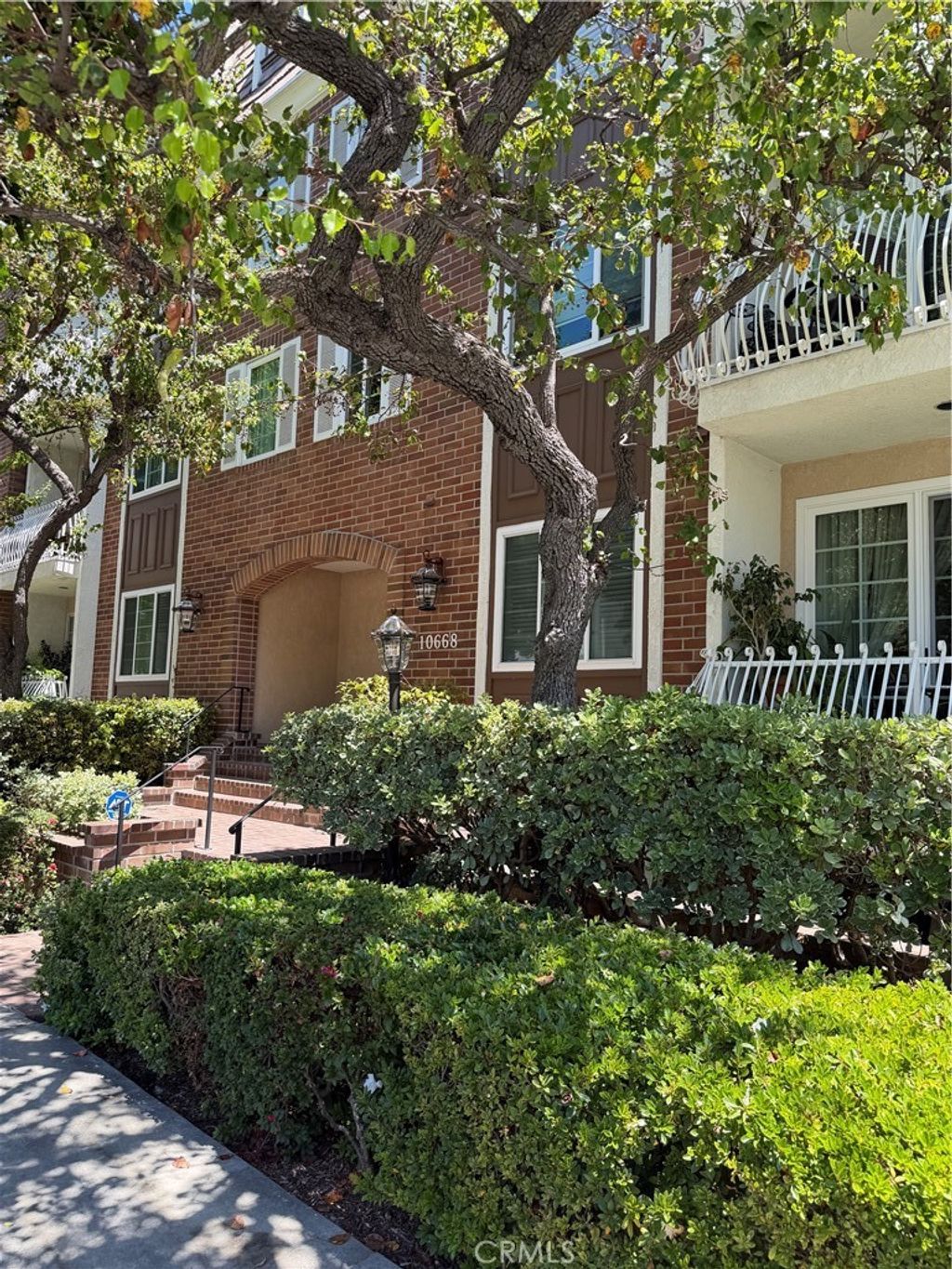 10668 Eastborne # 203, Los Angeles