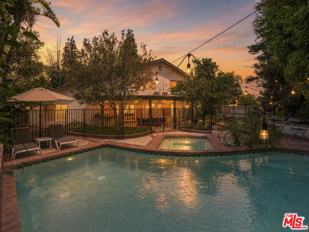 7618 Maynard Avenue, West Hills