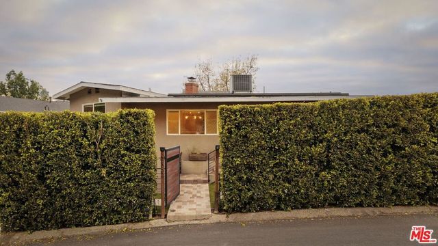 2882 Palmer Drive, Los Angeles