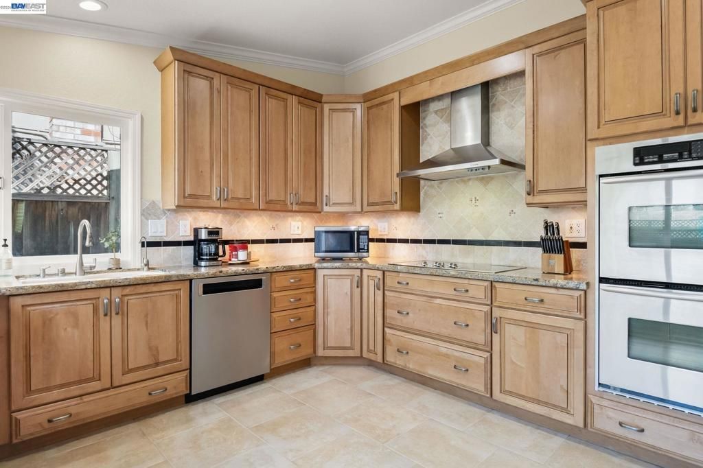 225 Preston Ct, Fremont